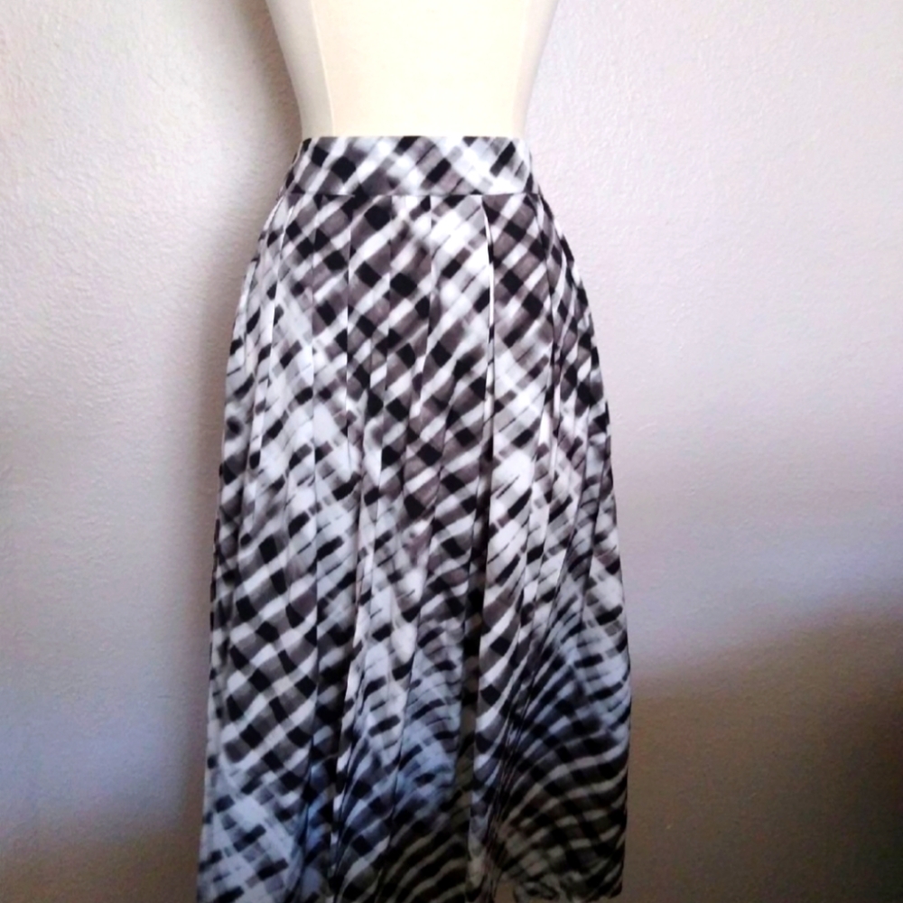 Covington Abstract black white skirt New Elastic Xl